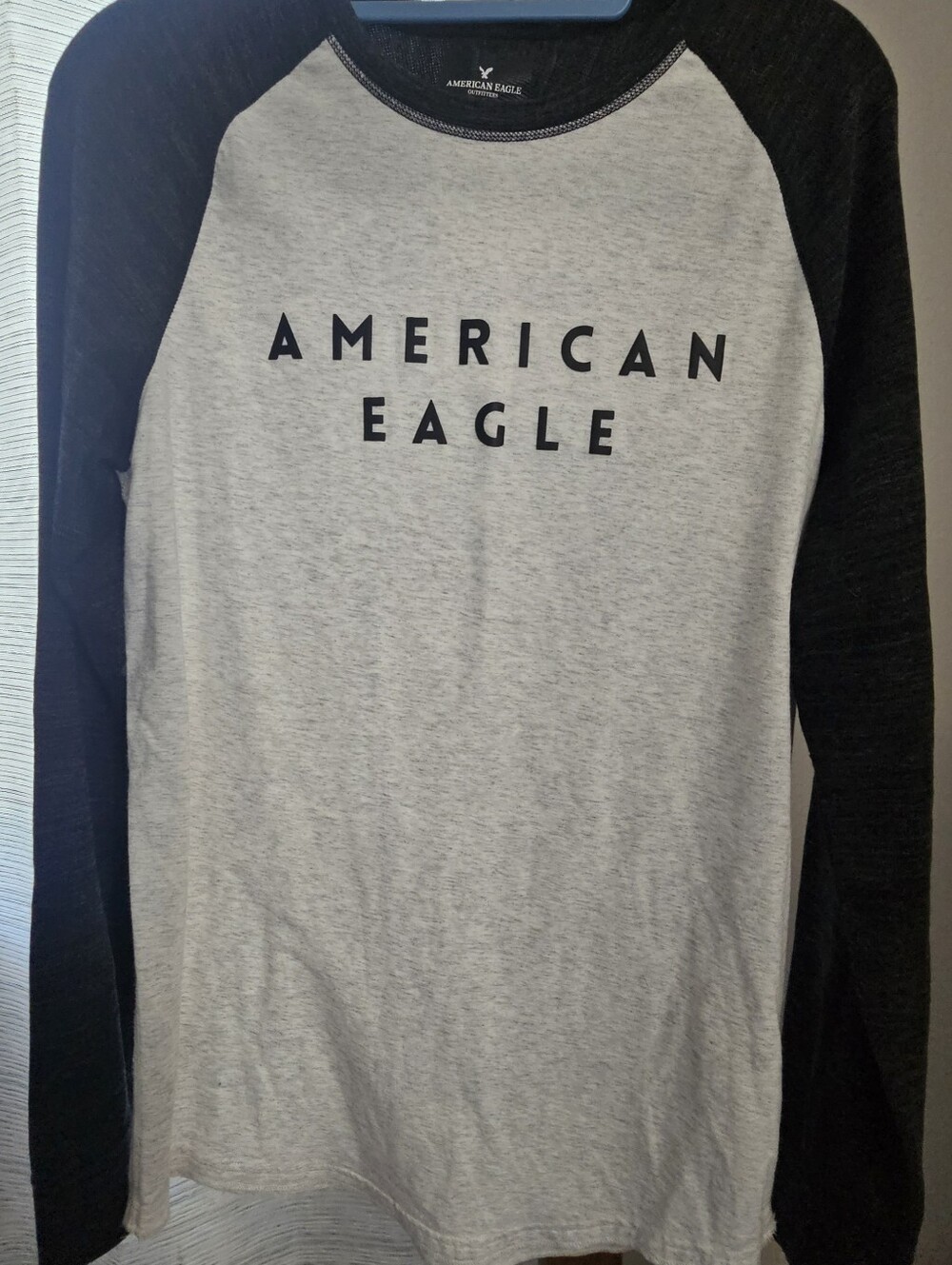American Eagle Outfitters Men’s Long-Sleeve Raglan Shirt - Light Gray/Black